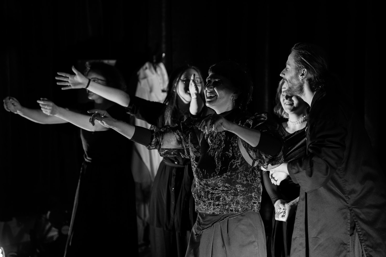 Dietro le quinte: la magia di una performance teatrale